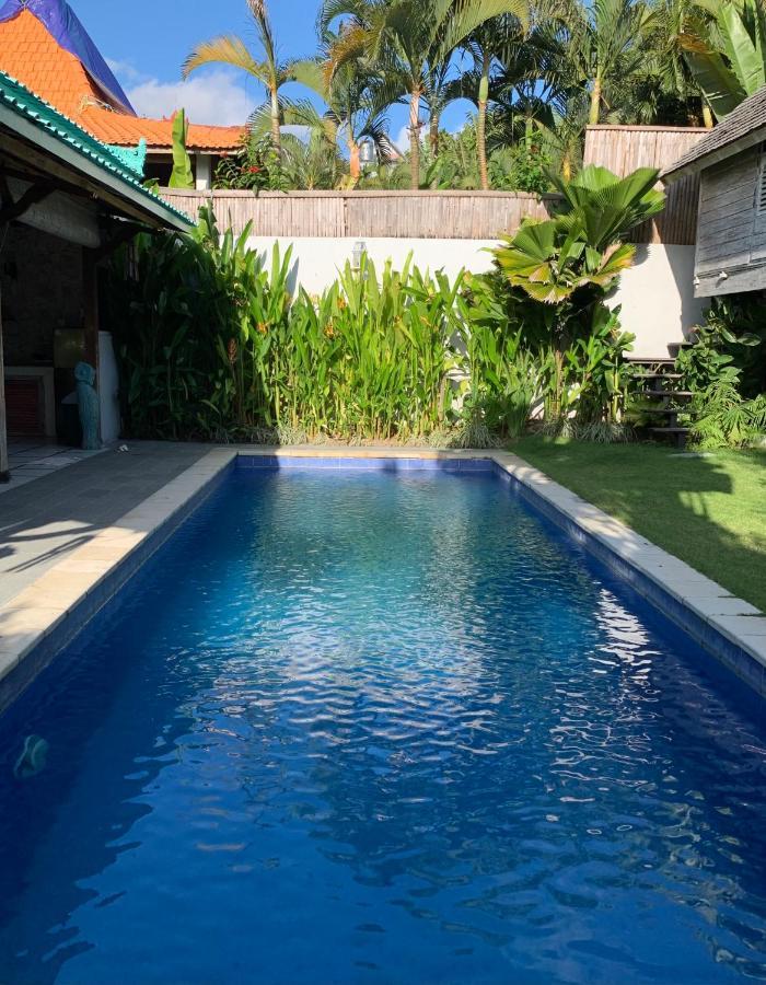 Desa Naga Villa Canggu Exteriör bild